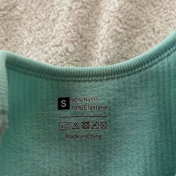 Athletic Cropped tank top - Picture 3 of 3